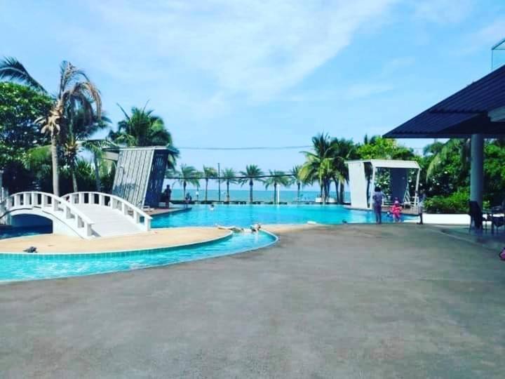 Pangsapuri 2 ห้องนอน 2 ห้องน้ำ Seaview ชั้น18 *
